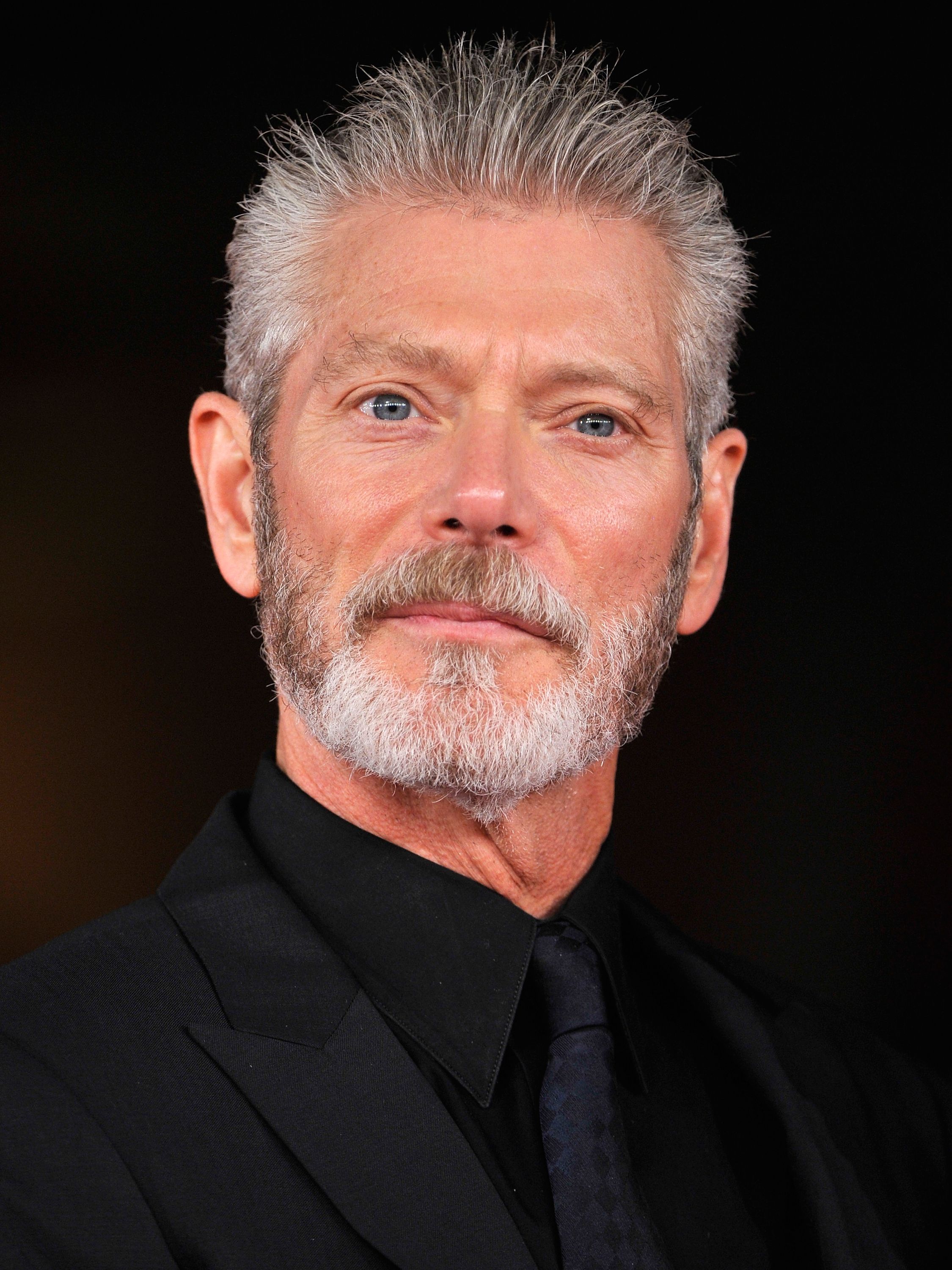 How tall is Stephen Lang?